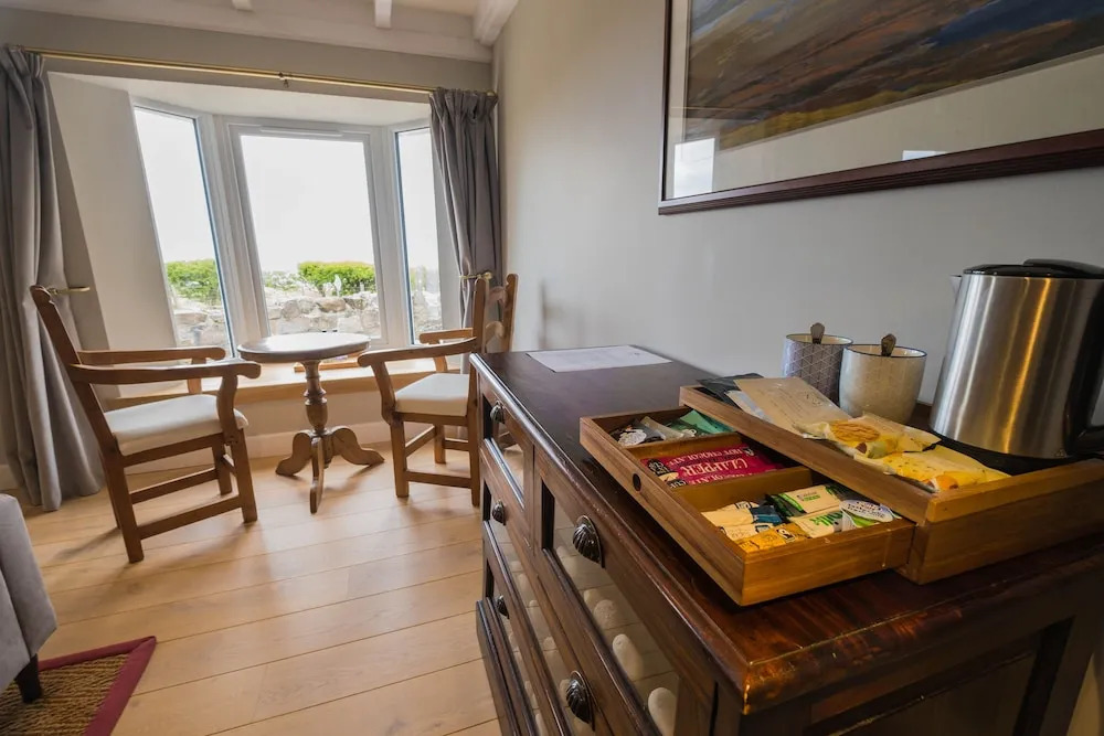 Summer Isles Hotel