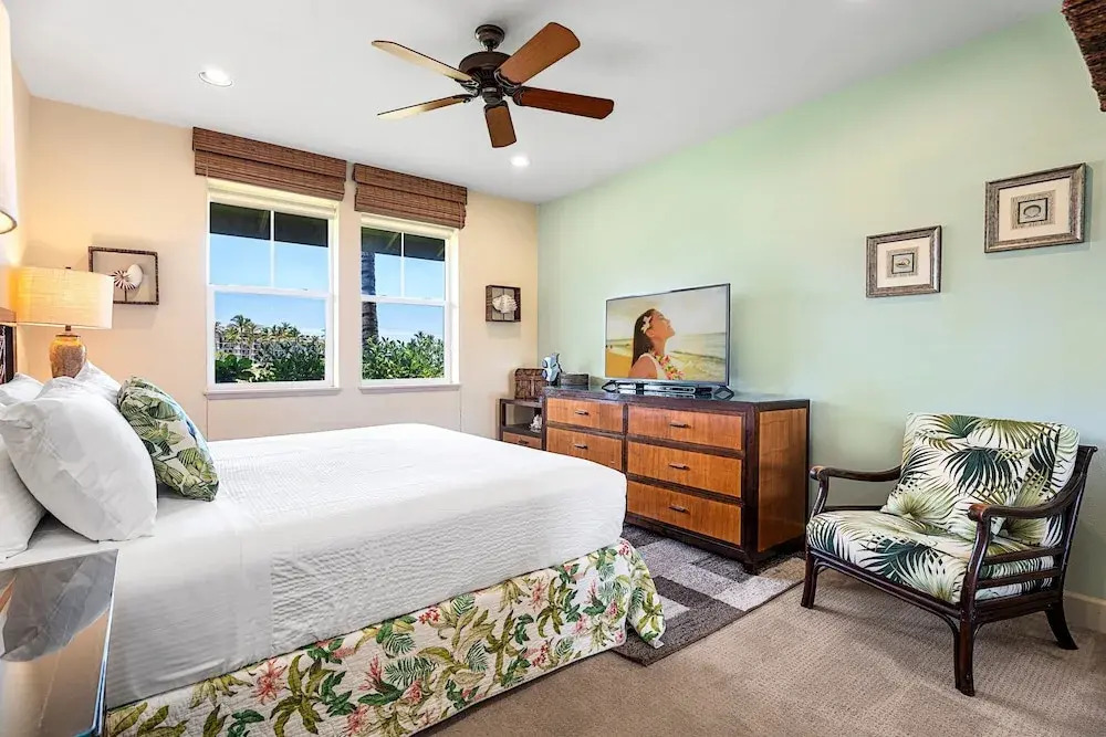 Ground Floor, Ocean View, Walking Distance to Shops, Food & Beach! - Vrkcv