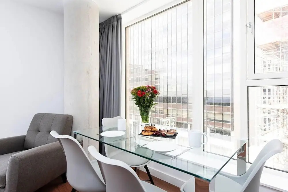 Luxurious and Bright 2BR City Centre Apartment