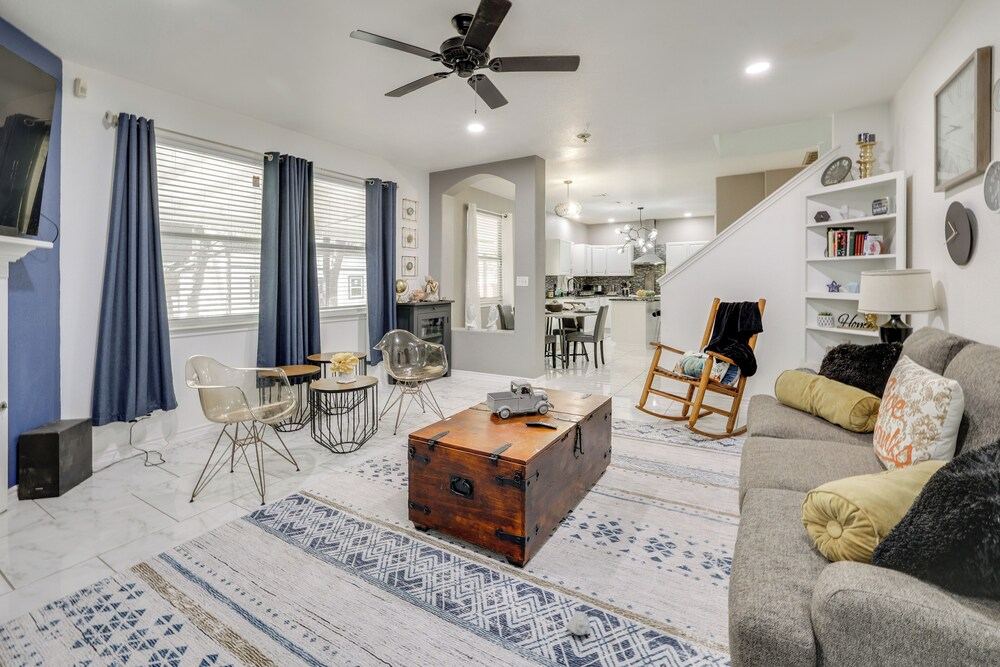 3 Mi to Randolph Afb: San Antonio Area Home