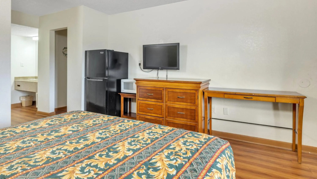 Studios and Suites 4 Less Emporia