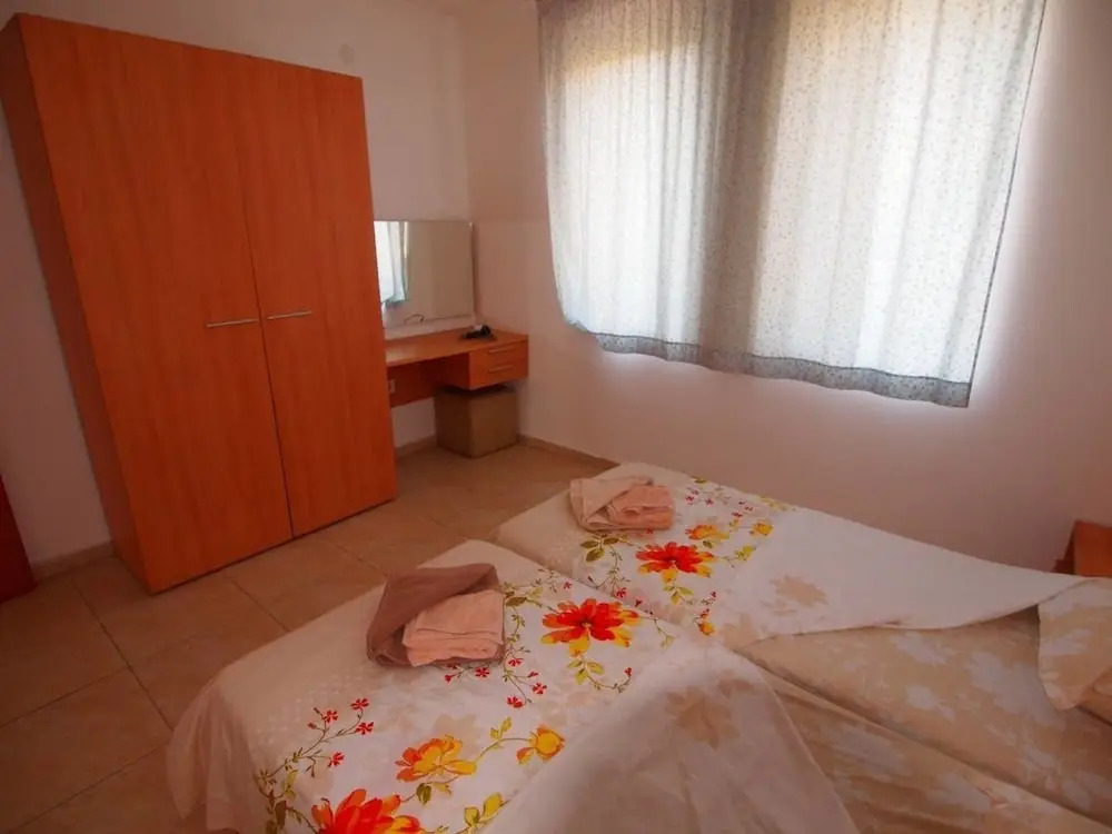 Sea View 2 bed Apartment With Pool