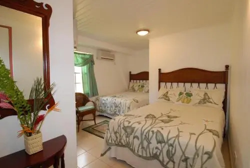 Deyna'S City Inn