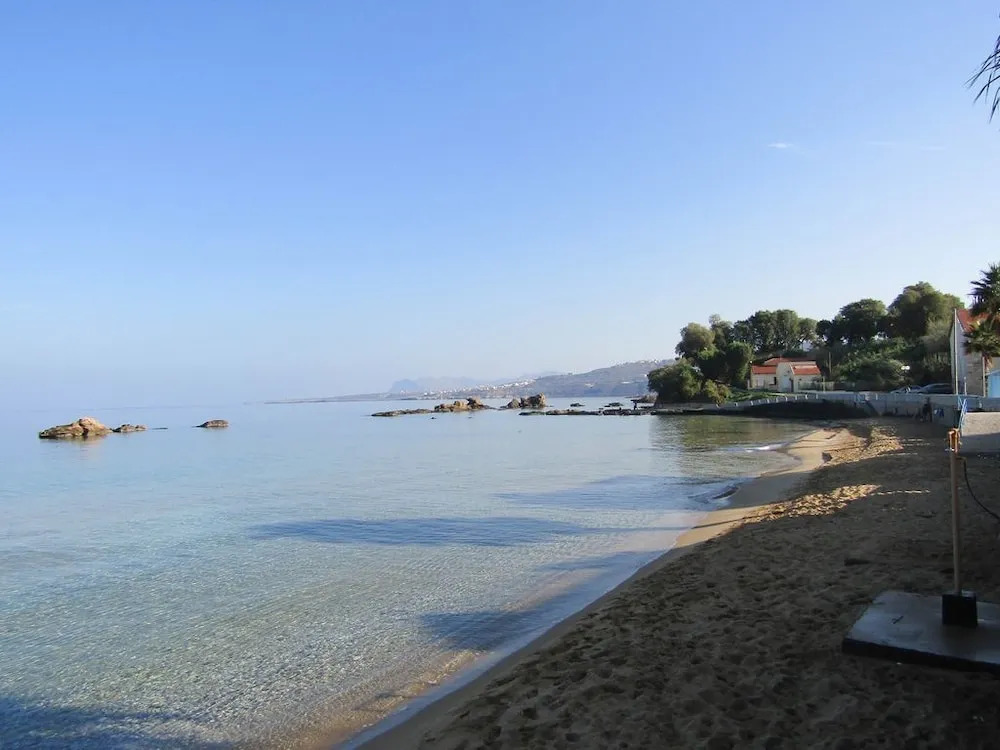 Ranias luxurious Apartment with sea view!