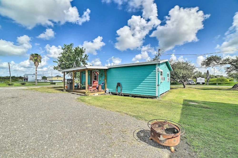 Beaches, Fishing & More! Rockport Getaway w/ Deck