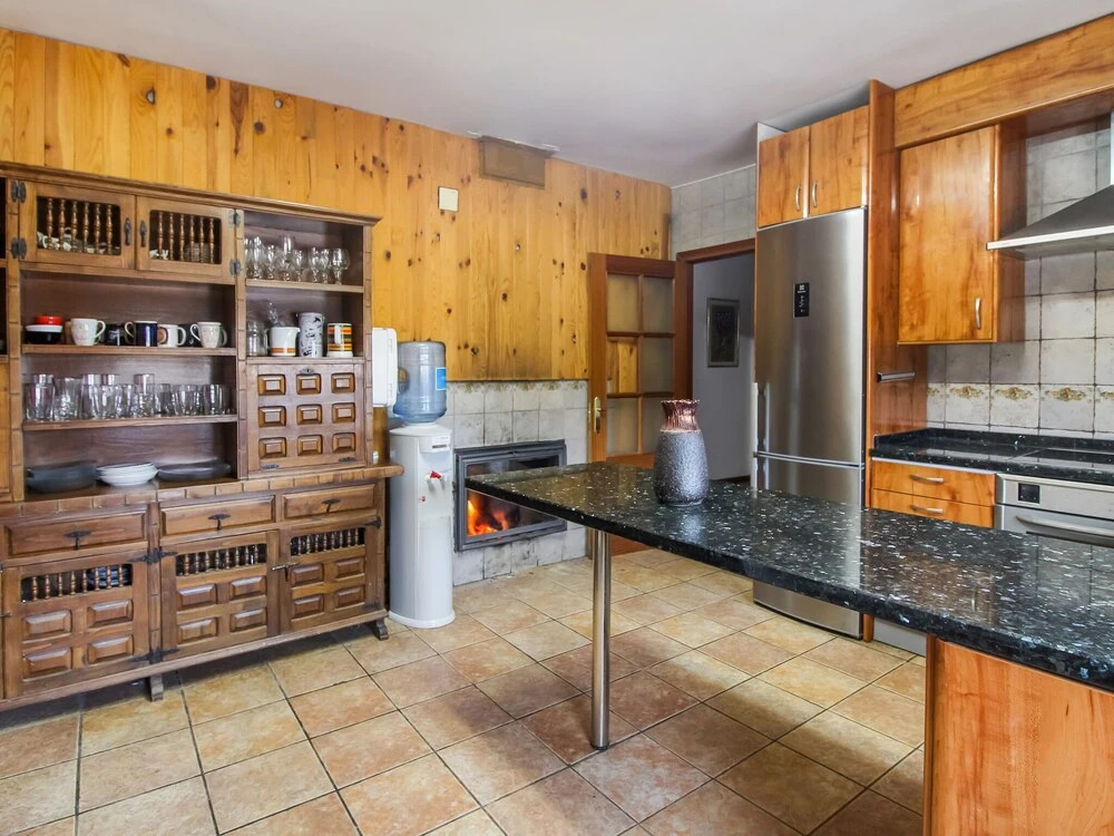 Villa in Villamuriel With Pool and Barbecue