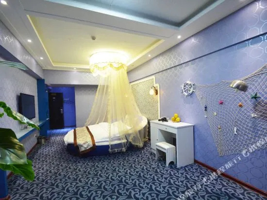 Hi Theme Hotel (Xuchang Caowei Ancient City Pang Donglai Life Square)