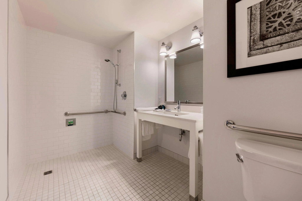 Four Points by Sheraton Kelowna Airport