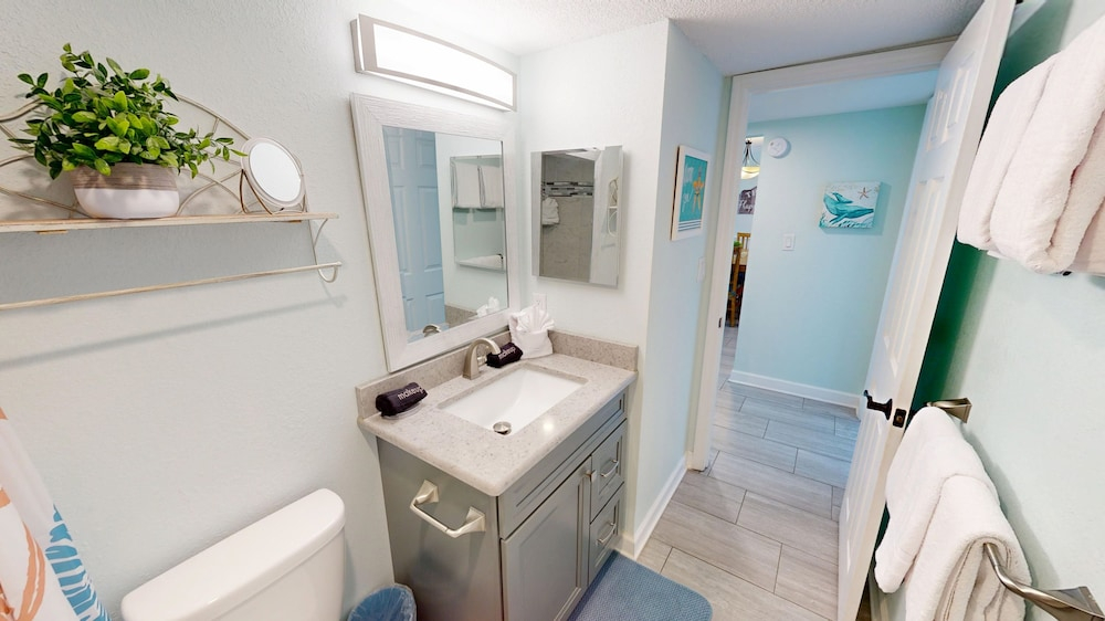 Shoreline Towers 1072 2 Bedroom Condo