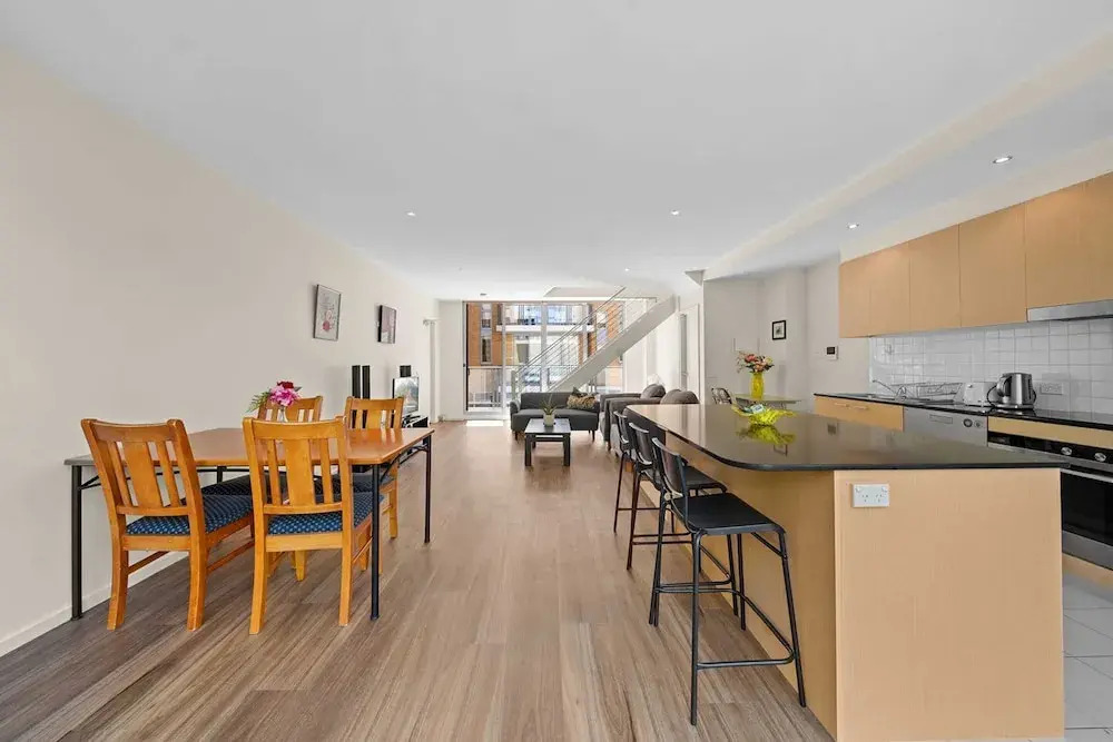 Spacious Apartment With Gym & Pool Access