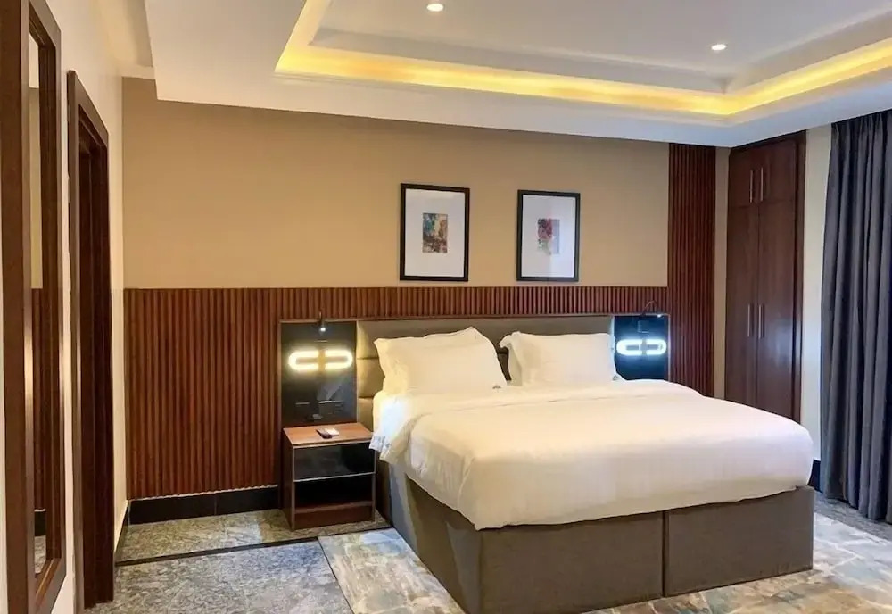 Five Homes Hotel and Apartments