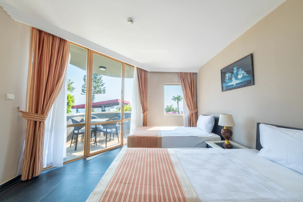 Senza Sunset Beach Hotel