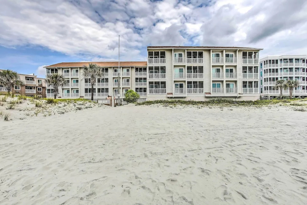 Pelicans Watch Beachfront Condo With Ocean Views!