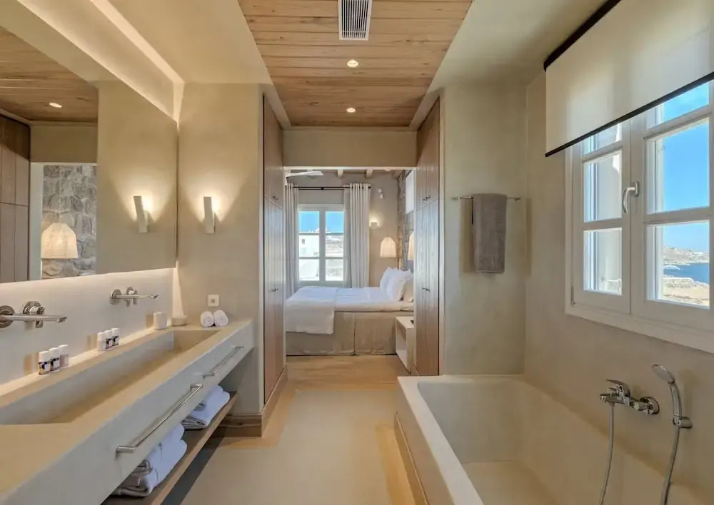 Villa With Resort Style Pool