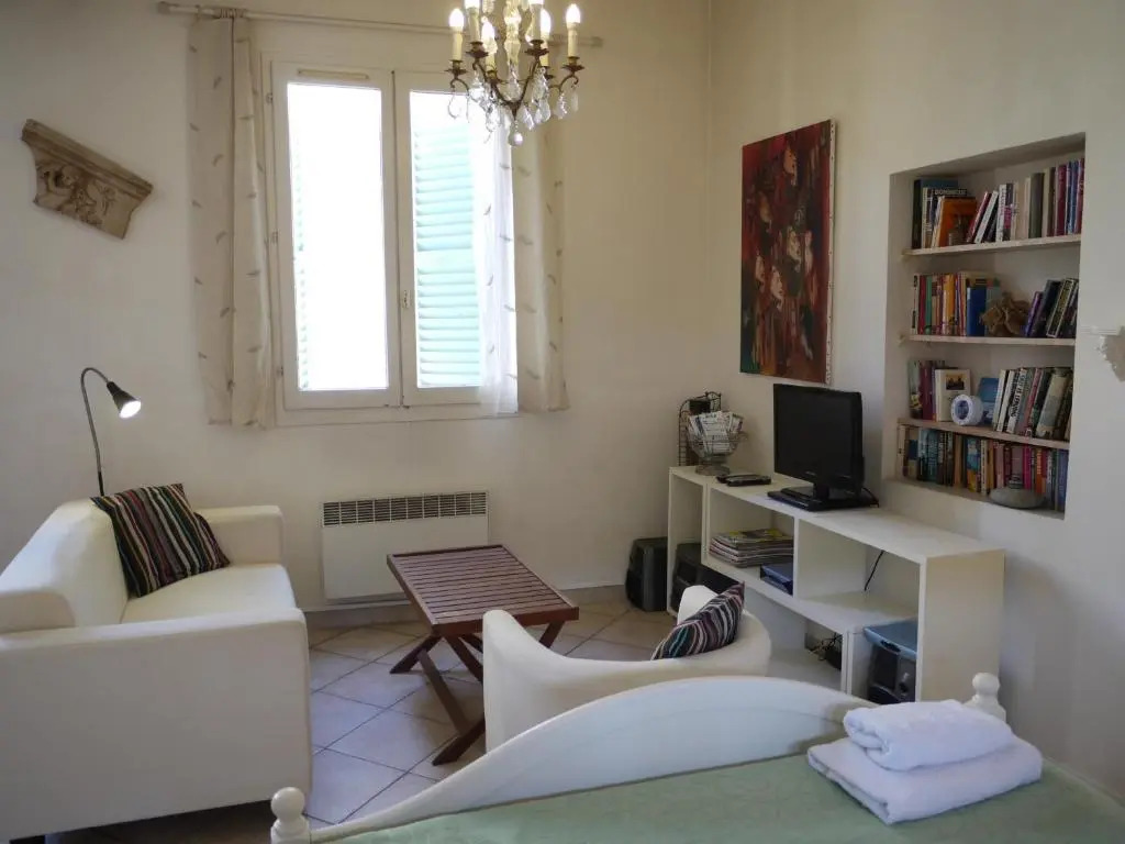 Studio 6 - a Quiet And Spacious Studio Flat in the Old Town