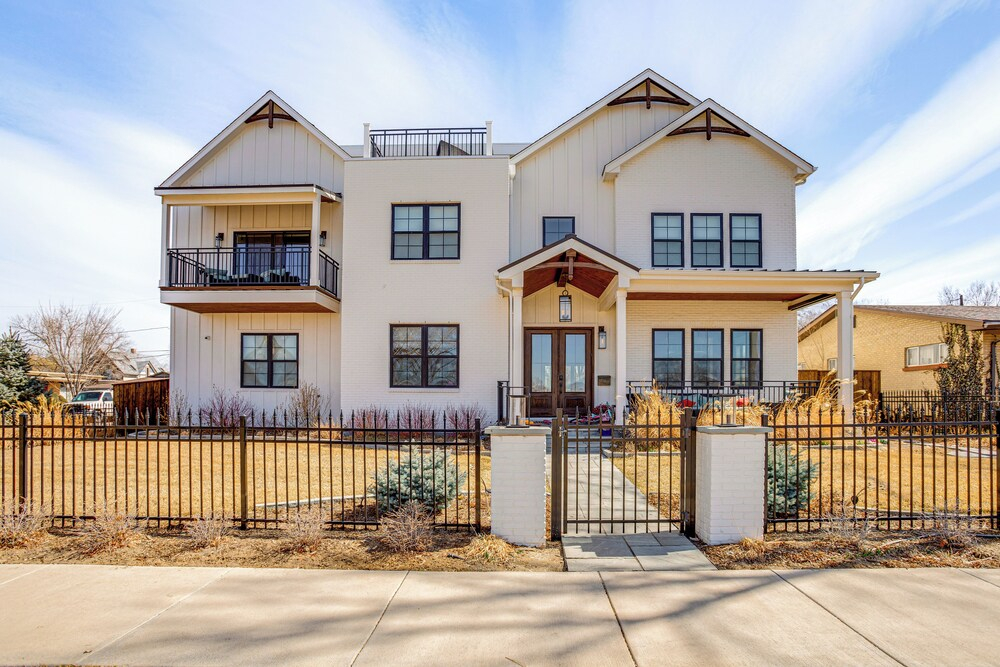 Luxe Designer Flat on Sloans Lake w/ Rooftop Deck