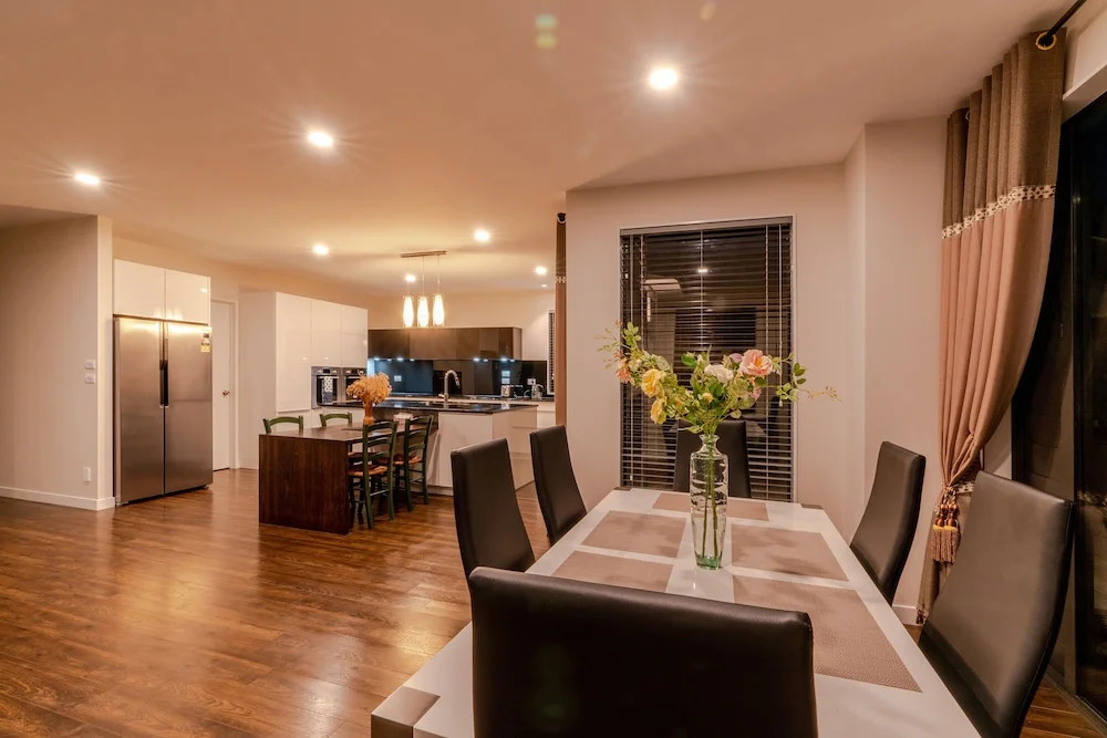 LongBay Spacious Luxurious 5 Bdrm House