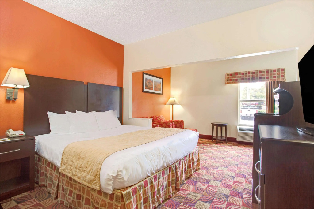 Days Inn & Suites by Wyndham Ridgeland