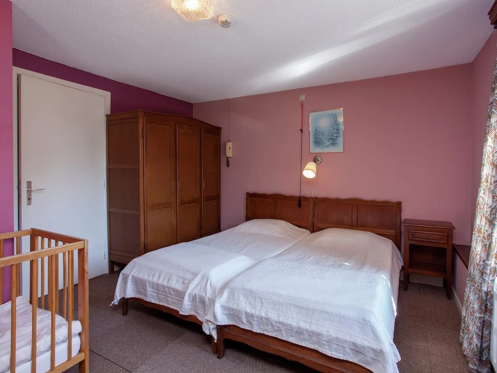 House in Natural Area Ideal for Families with Games Room, Sauna, Hot Tub