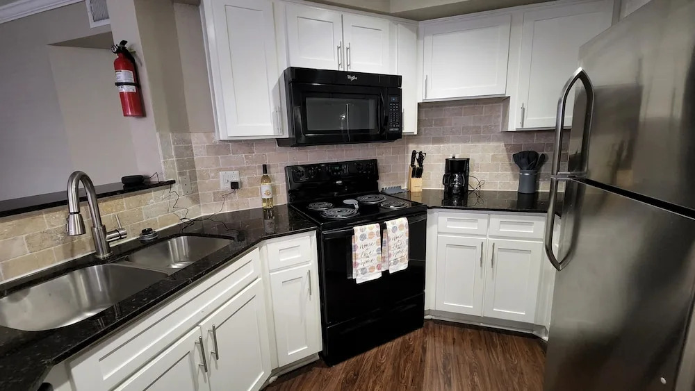 Near Nrg - Book For Rodeo - 2 Bedroom 2 Bath - Resort Style Pool