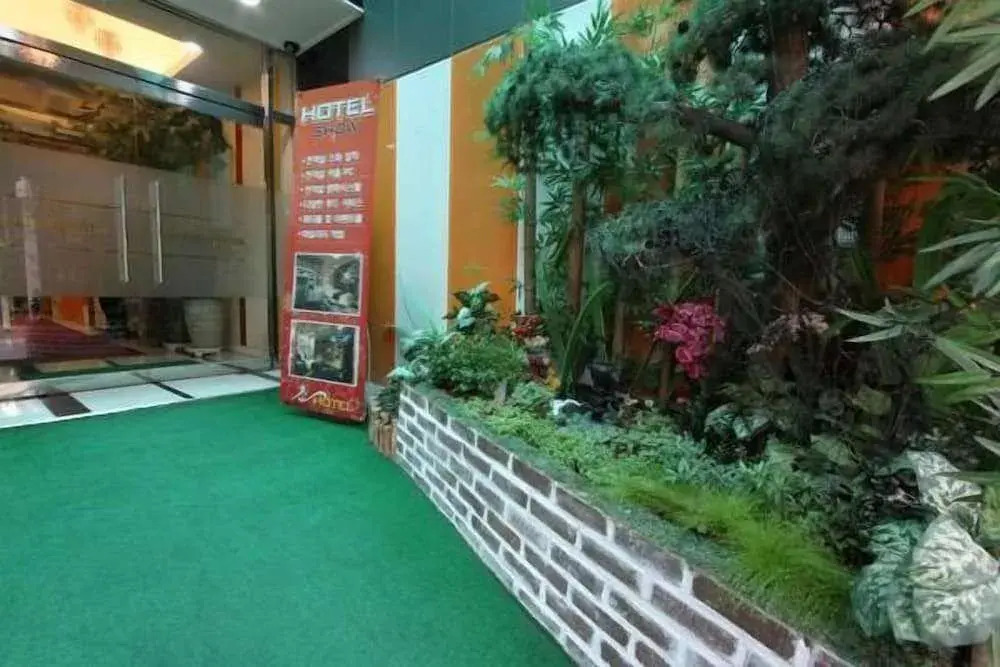 Show Hotel