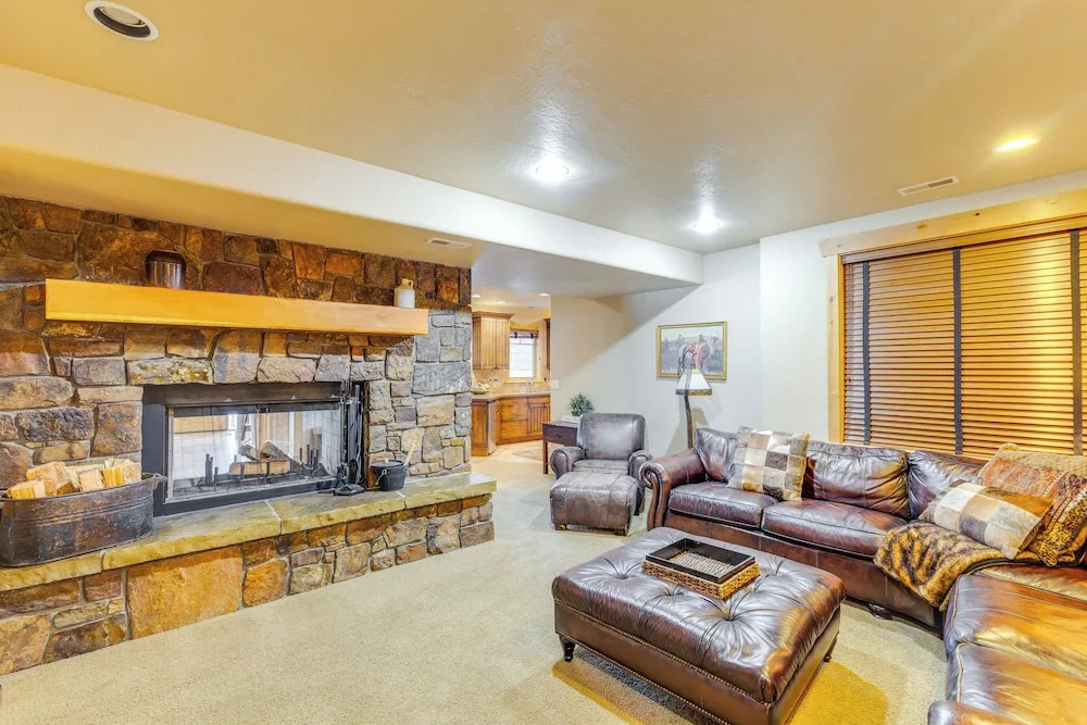 Ski-in/ski-out! Mtn-view Donnelly Home w/ Hot Tub