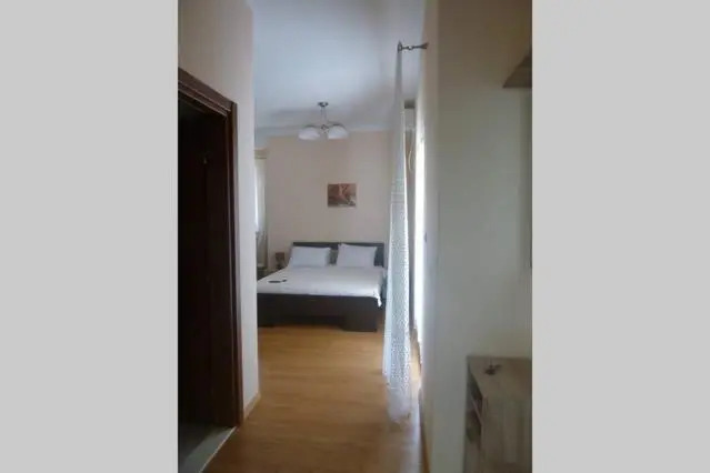 Roman Gardens Studio Apartment