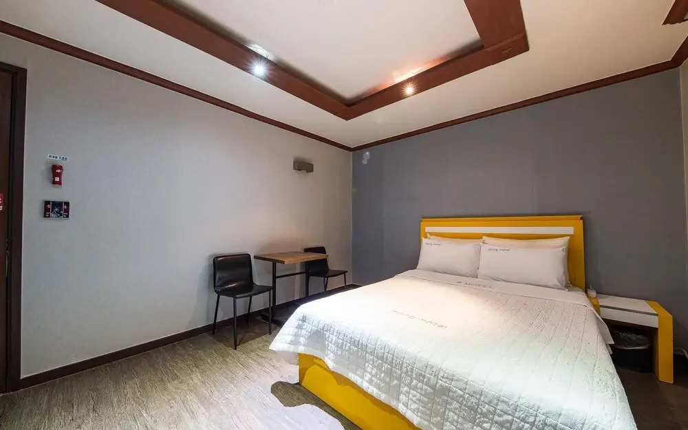 Mong hotel