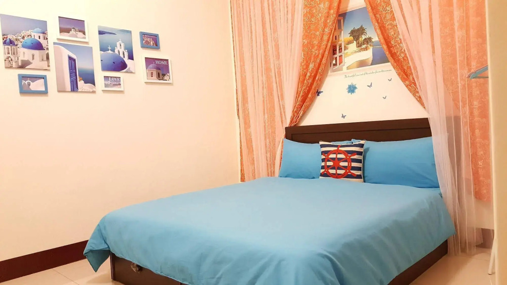 Small Wide Home