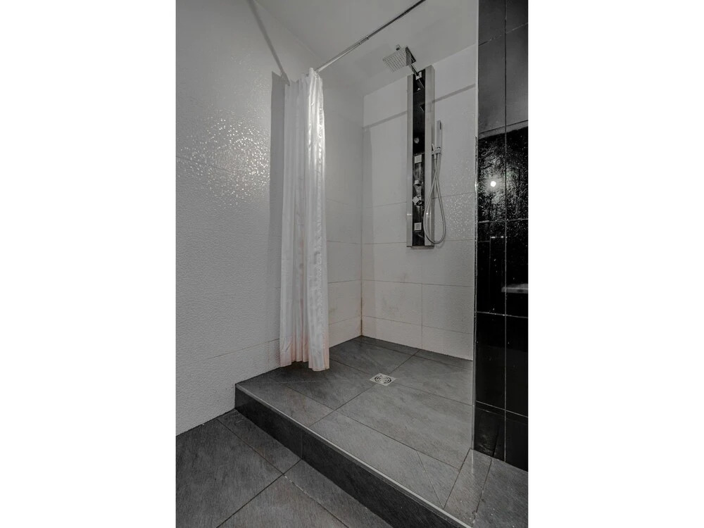 Modern, Spacious 1BR Central Manchester Flat for 2