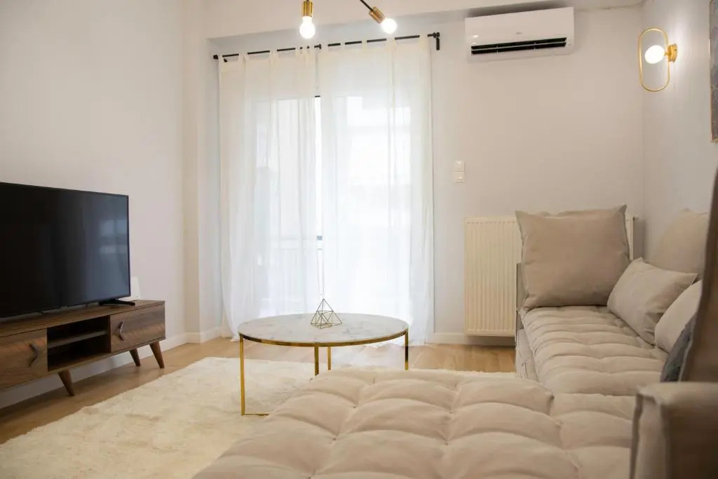 Classy Chic Design Apartment with Balcony At Acropolis