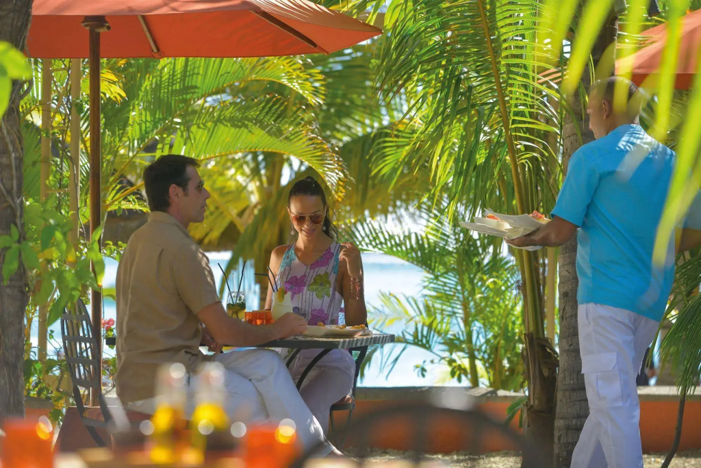 Paradis Beachcomber Golf Resort & Spa