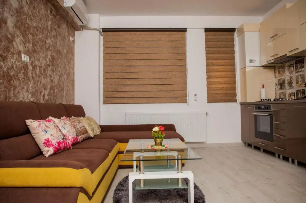 Golden Apartment 1
