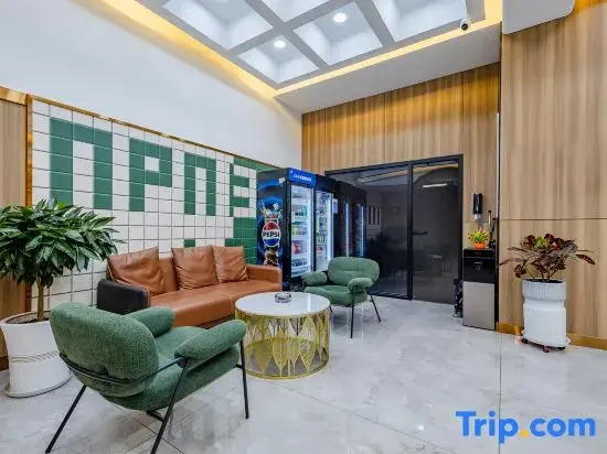 Jifeng Resort Hotel (Heihe Central Commercial Pedestrian Street Branch)
