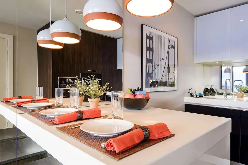 Bright Chelsea Grosvenor Waterside Apartment