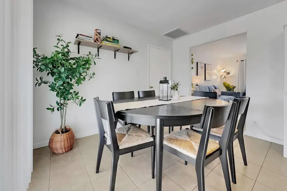 3 Mi to Old Town Scottsdale: Home w/ Patio!