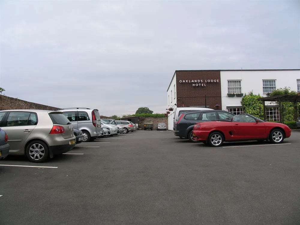 Oaklands Lodge Hotel