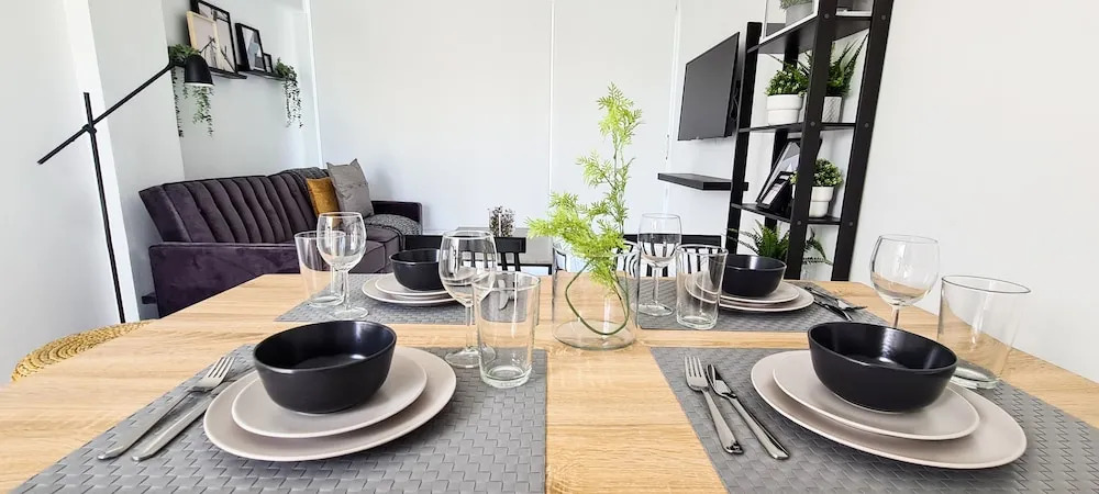 Phaedrus Living: Seaside Executive Flat Harbour 206