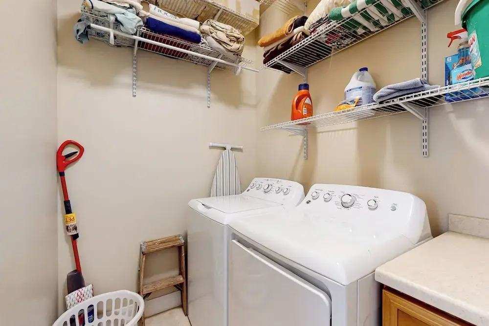 4BR Dog-friendly Mtn View Home w/ Grill & Yard