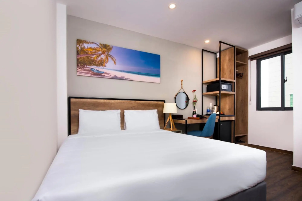 TITAN HOTEL - Formerly known as Golden Lotus Central Hotel