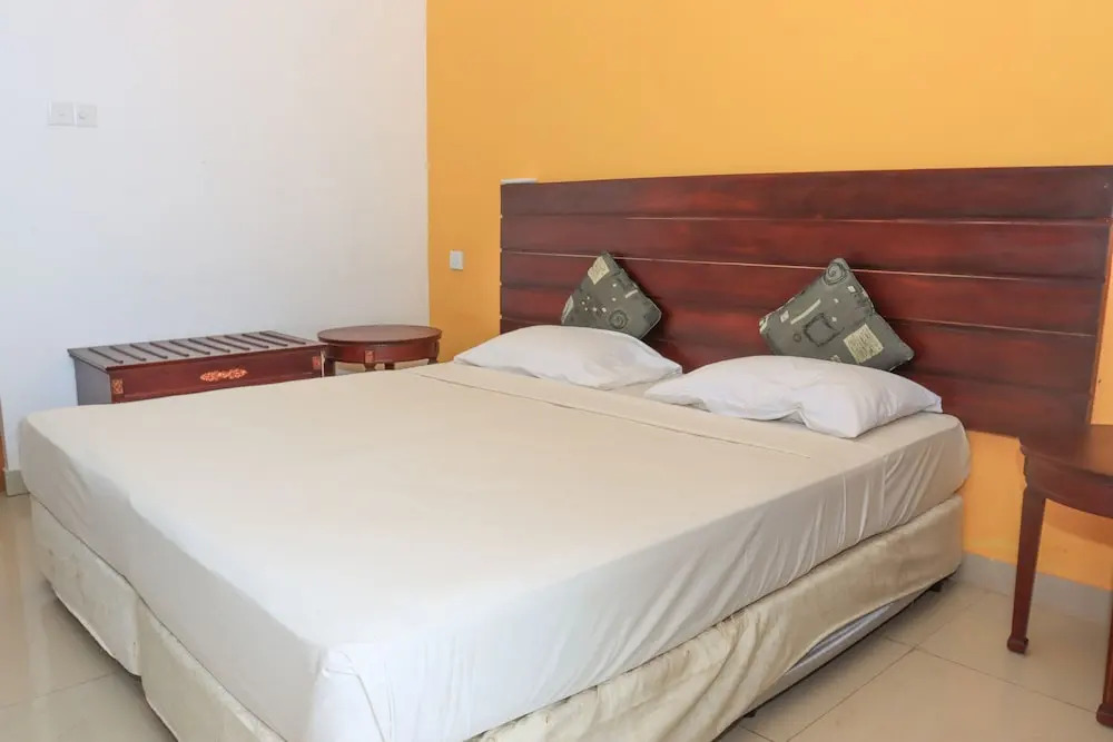 New Tri Star Beach Hotel