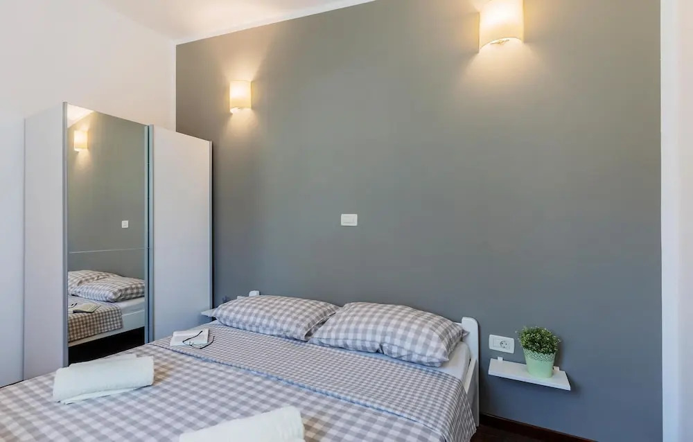 Nice Apartment in Pula With Outdoor Swimming Pool, Wifi and 2 Bedrooms