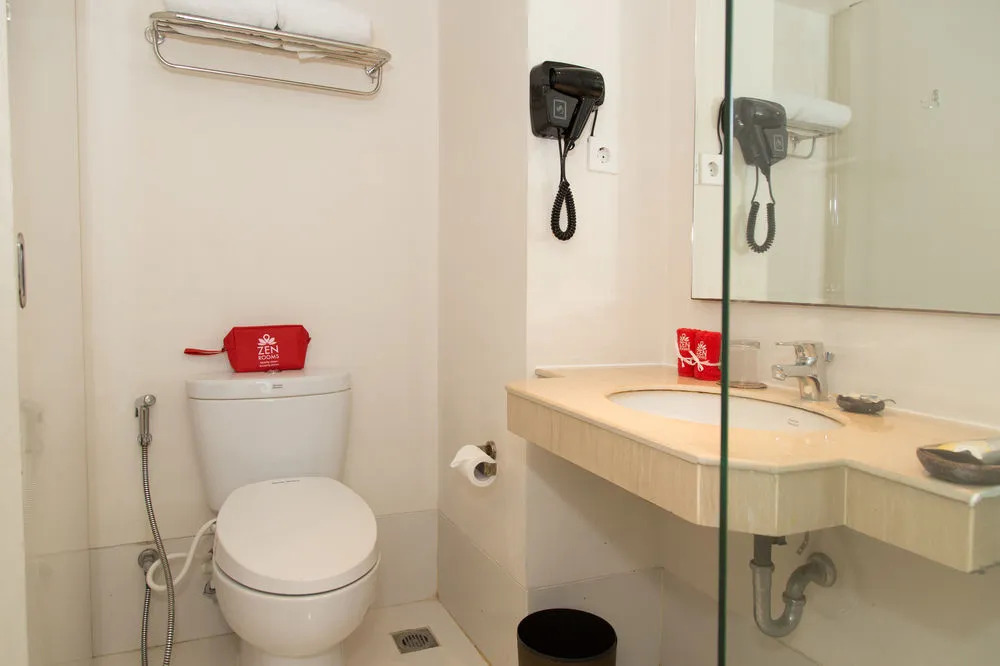 ZenRooms Kuta Jerman Beach