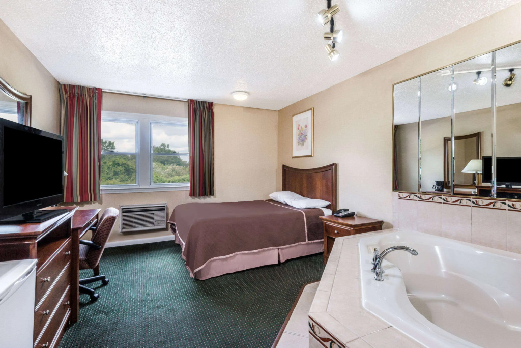 Howard Johnson by Wyndham Rocky Hill