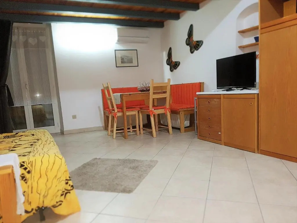 Lina's 1st Floor