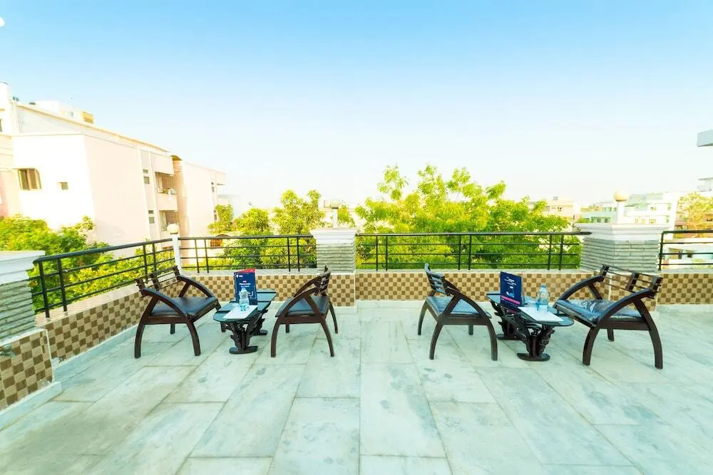 Velaga Inn By OYO Rooms