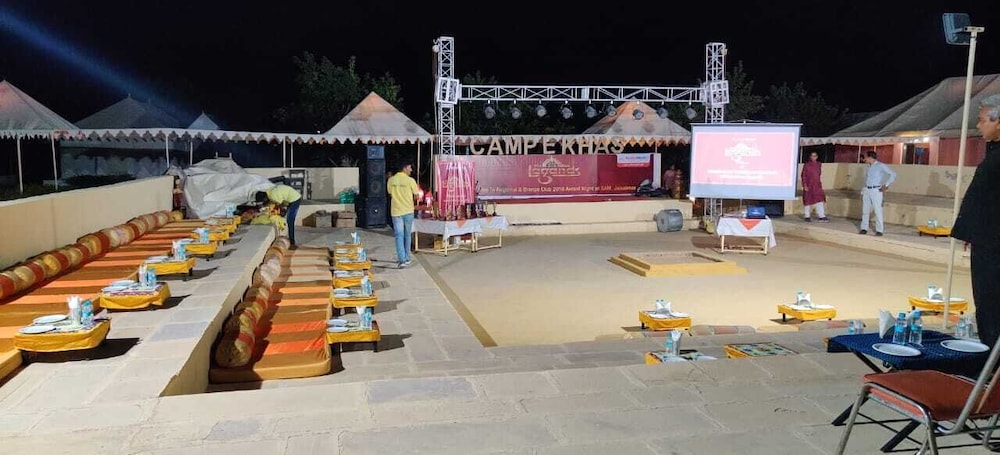 Camp e Khas