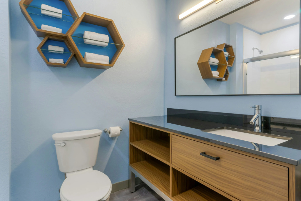 HomeTowne Studios by Red Roof Tampa - Airport