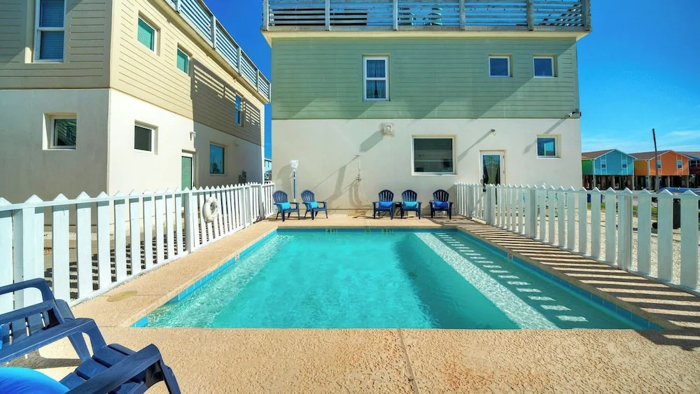 Terrace Landing Trio by Avantstay Sleeps 36 3 Coastal Home + Shared Pool + Golf Cart Zone Old Town Port A Dining