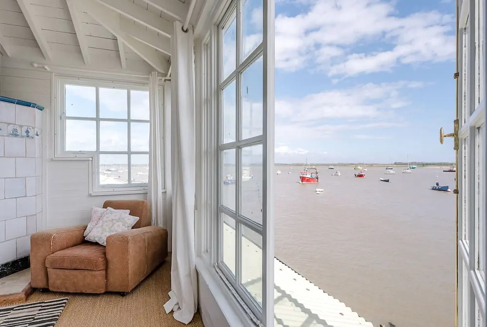 The Boathouse in Felixstowe Ferry - Stunning Waterfront Property